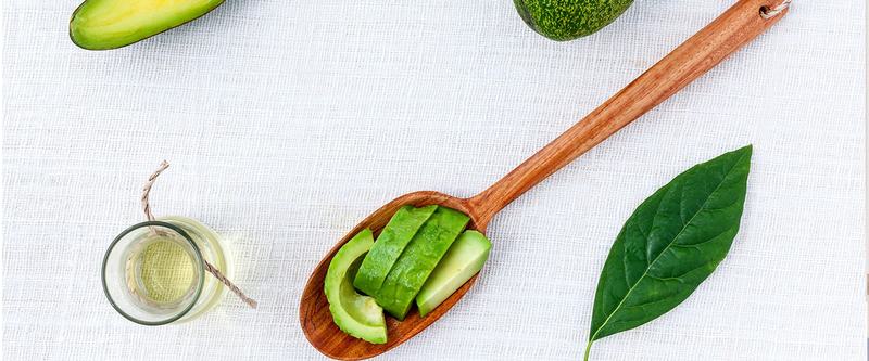 绿色的健康食品鳄梨和柠檬图片