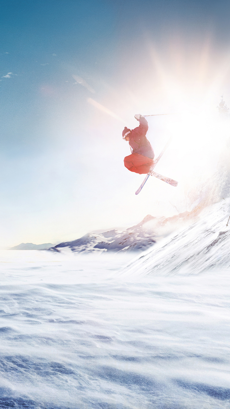 摄影空中滑雪阳光照耀雪地H5背景素材