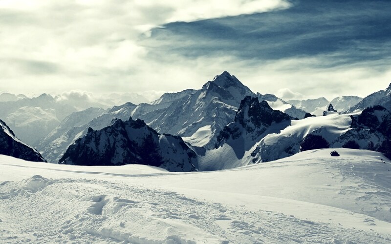 雪山天空免抠背景