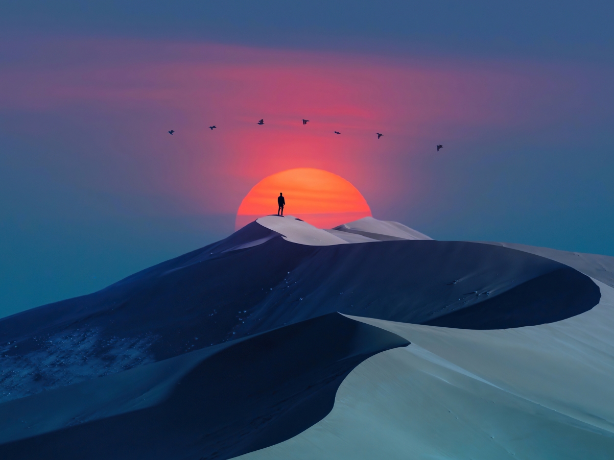 iPad平板电脑壁纸 沙漠 日落 太阳 夜晚 一个人 唯美风景
