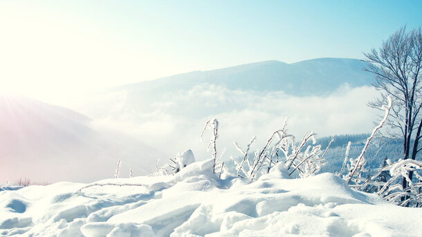 雪景天空高清PNG透明素材，下载唯美下雪背景，创意海报设计必备