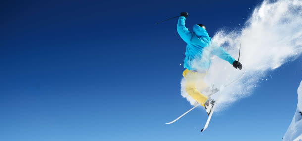 滑雪飞翔蓝色天空背景