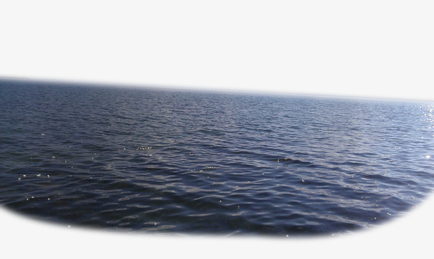 波光粼粼湖面漂游波浪
