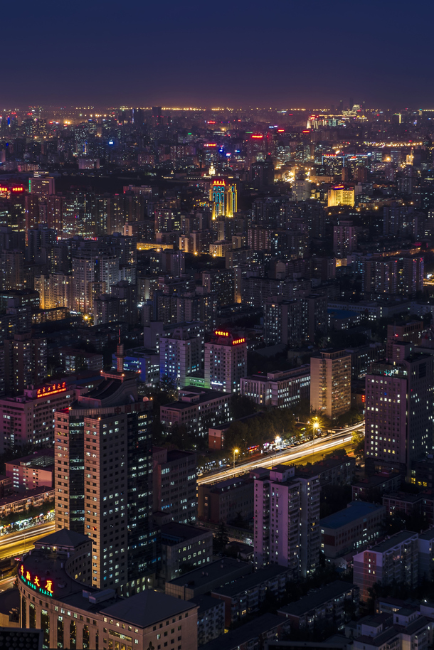 城市繁华夜景PNG透明图，灯红酒绿背景元素，高清摄影风景素材下载