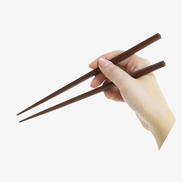 灰色拿筷子的手夹美食