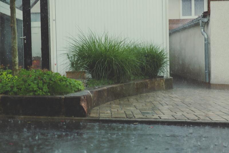 暴雨狂风 瓢泼大雨