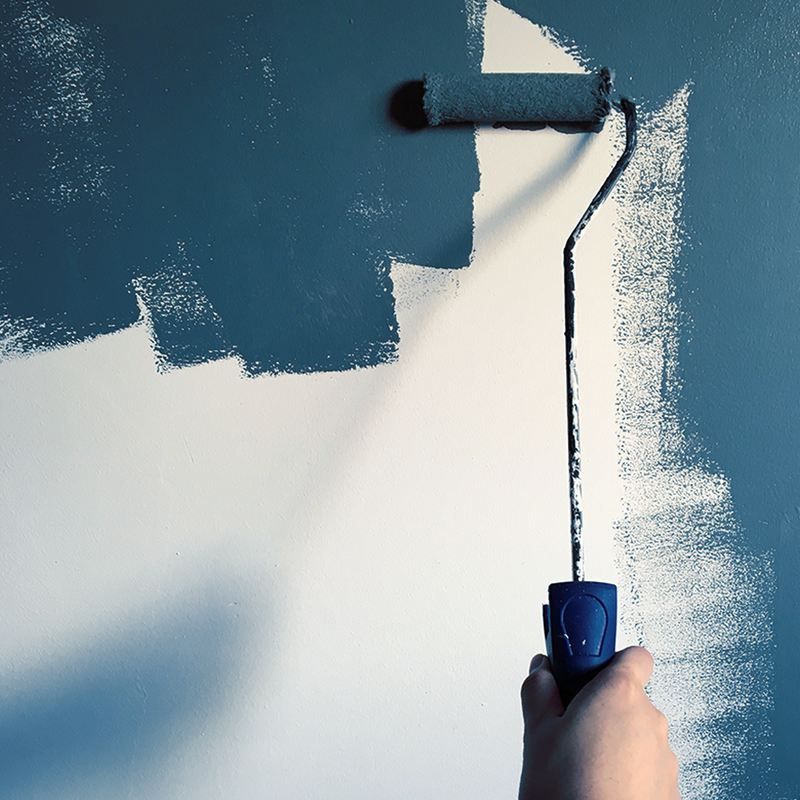 蓝色的刷墙油漆