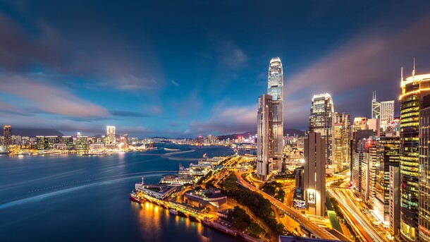 璀璨都市夜景，摩天大楼映海绵天际，透明PNG背景，设计海报元素任选下载