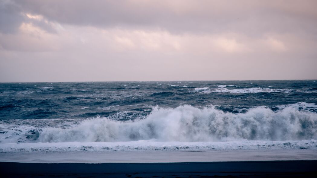 大海之美，海浪拍岸，飞溅浪花，自然云景，4K超高清壁纸3840x2160免费下载