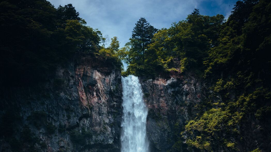 瀑布 悬崖 岩石 树木 苔藓 风景 4k壁纸 3840x2160