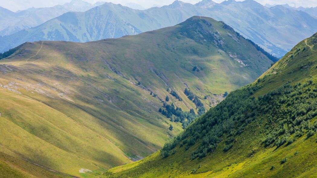 绝美山脉丘陵山谷草甸，4K超清壁纸，3840x2160高清大图免费下载