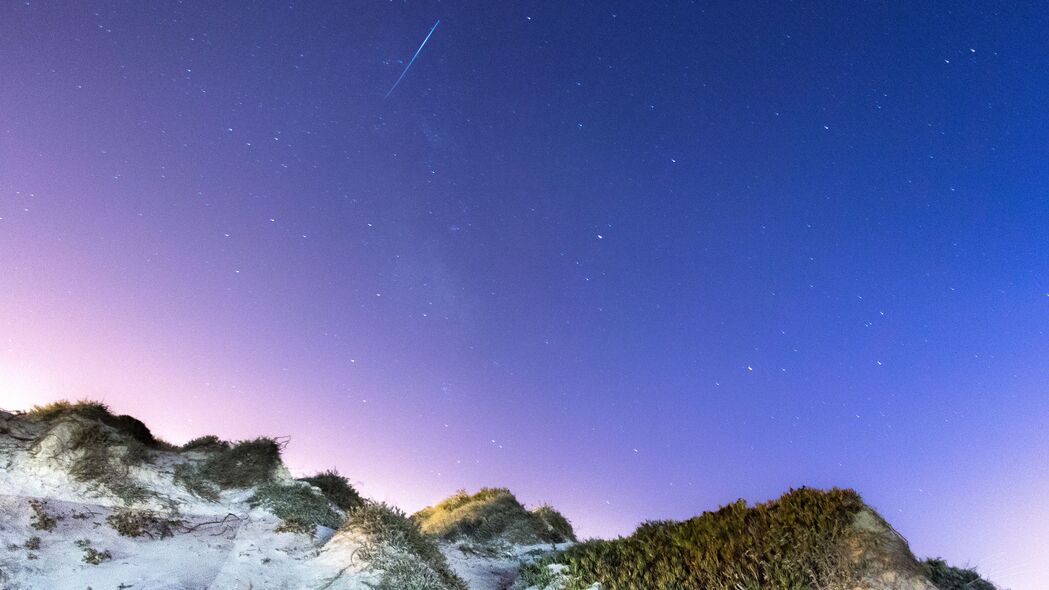 夜间星空山丘美景，4K超清壁纸，3840x2160高清下载