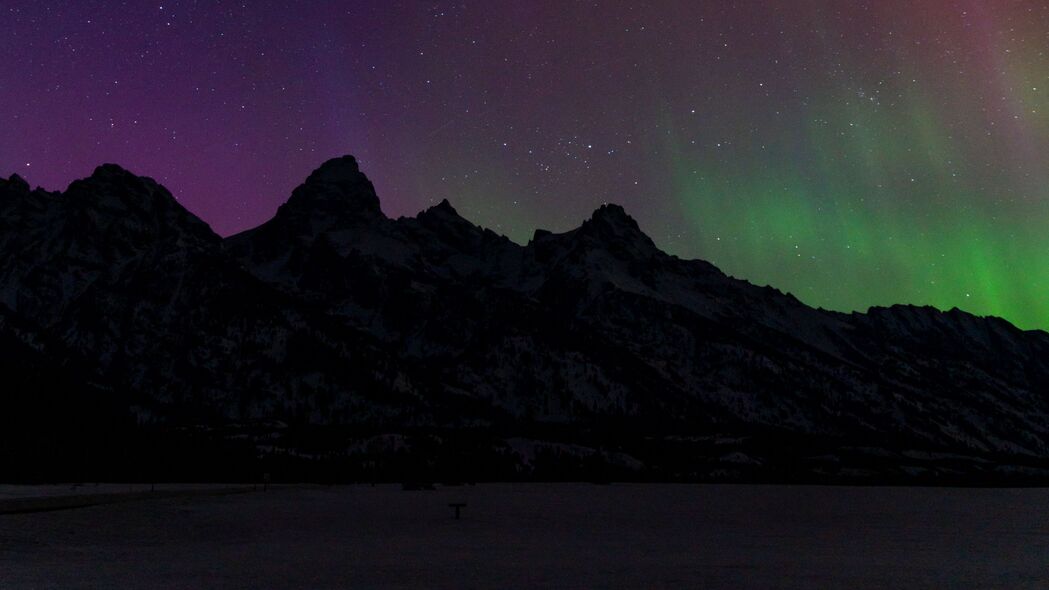 4K超清夜景，山脉雪谷北极光，绝美壁纸3840x2160，一键下载