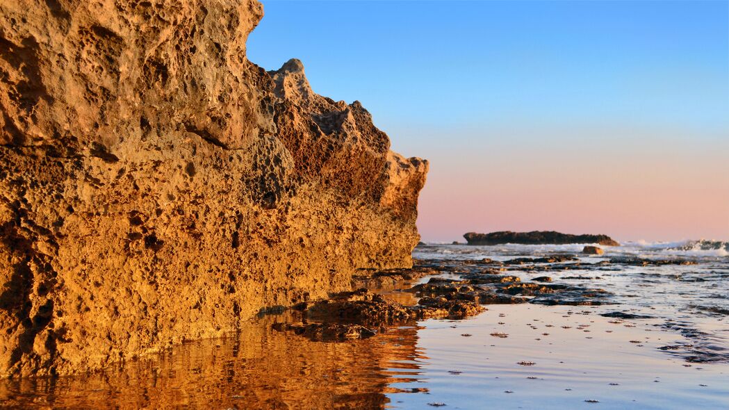 海洋岩石浮雕美景，4K超高清风景壁纸，3840x2160分辨率下载