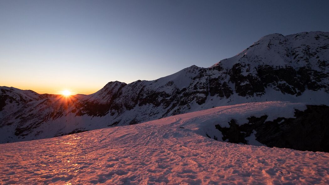 山脉 雪 斜坡 浮雕 日落 自然 4k壁纸 3840x2160
