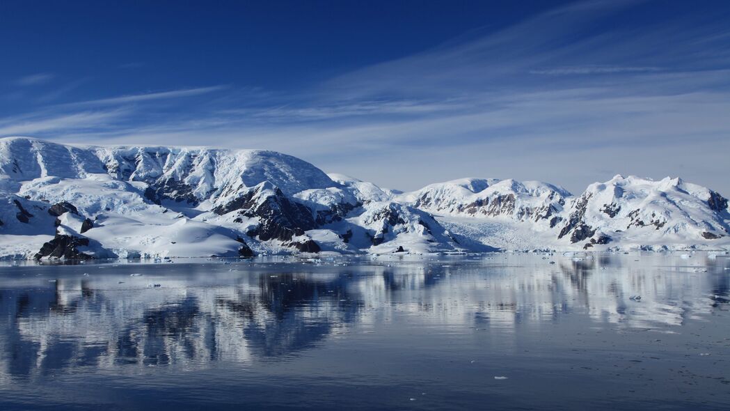 冬日湖光丘陵雪景4K高清壁纸，3840x2160超清风景图片下载