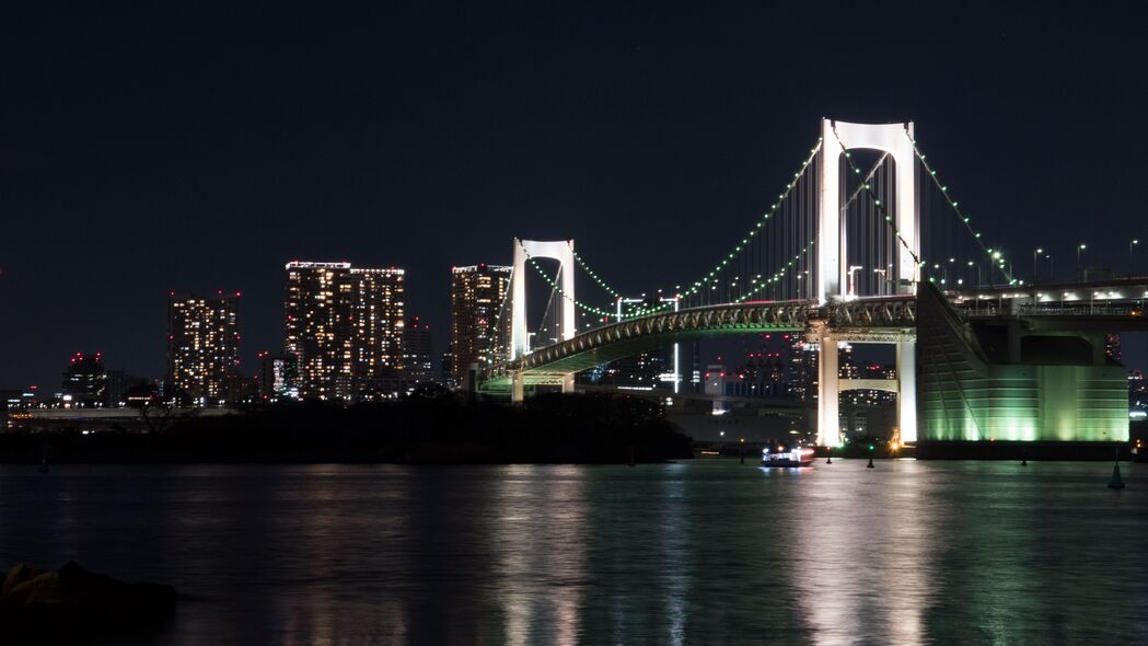 夜间桥梁辉光，河流灯光璀璨，4K高清壁纸，3840x2160超清下载