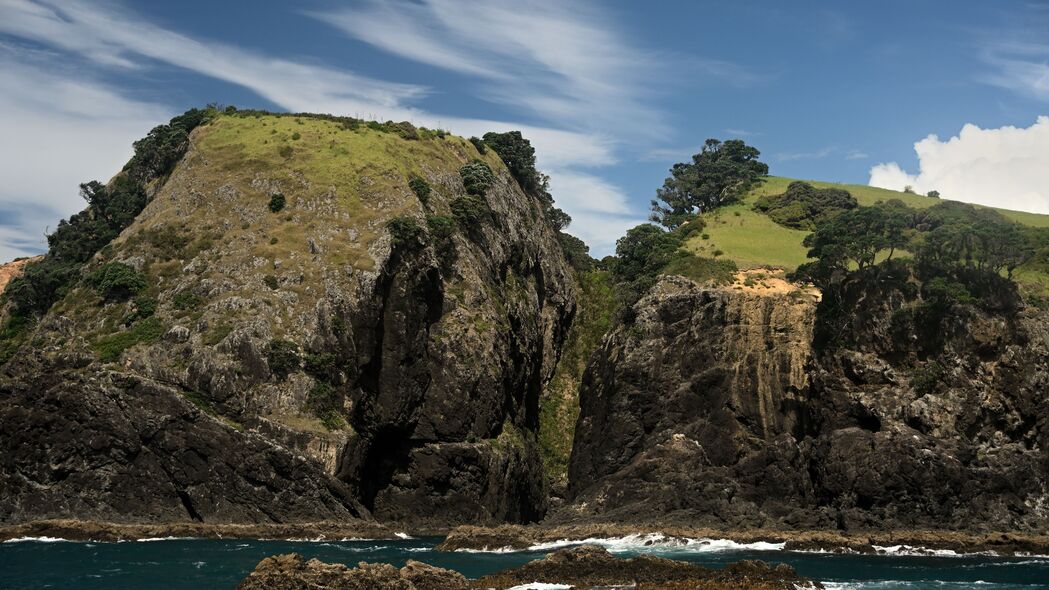 绝美山丘悬崖海景，泡沫岩石4K高清壁纸，3840x2160超清下载