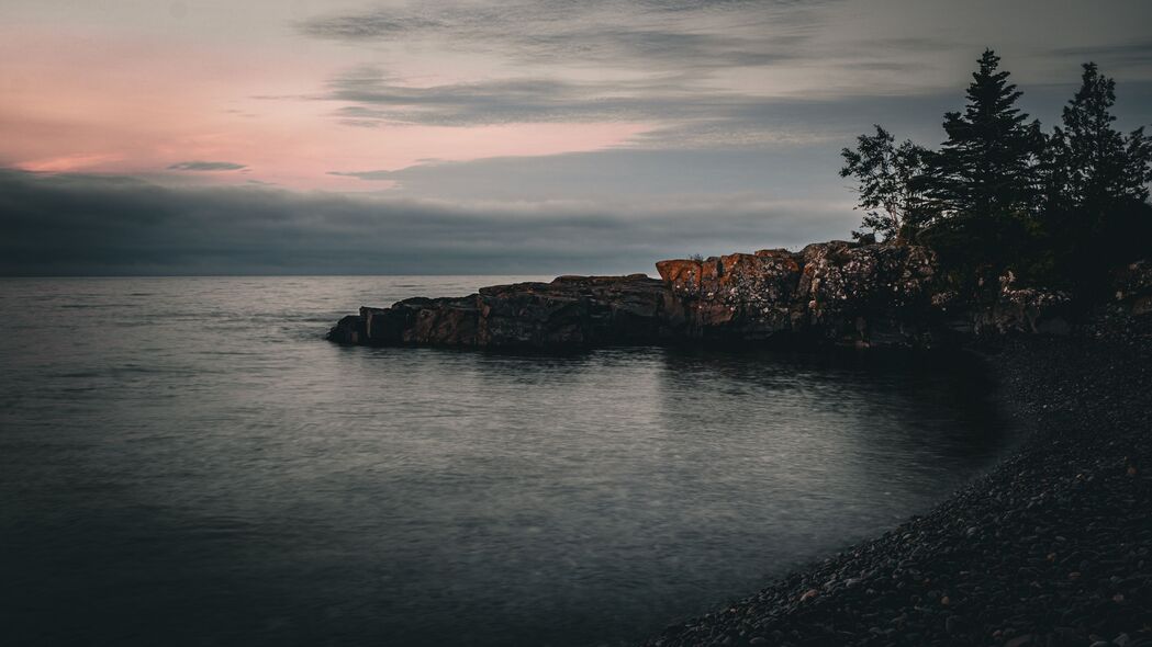 岩石海洋之夜，绝美4K高清壁纸，3840x2160分辨率，畅享自然之美