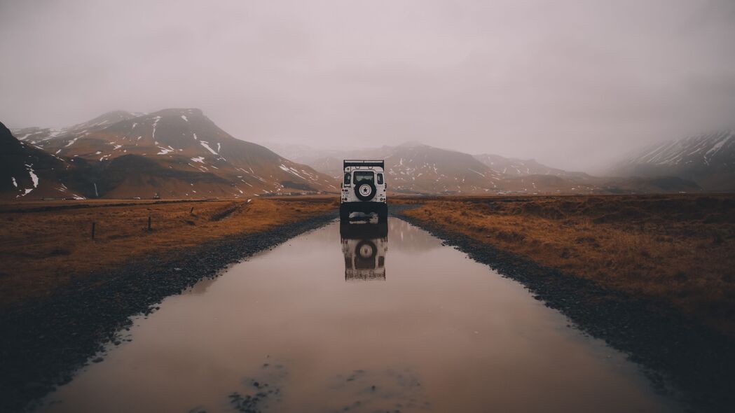 汽车 suv 水坑 山脉 雾 自然 冰岛 4k壁纸 3840x2160