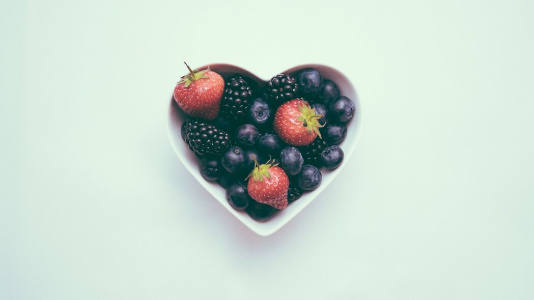 草莓 黑莓 蓝莓 浆果 白色 4k壁纸 3840x2160