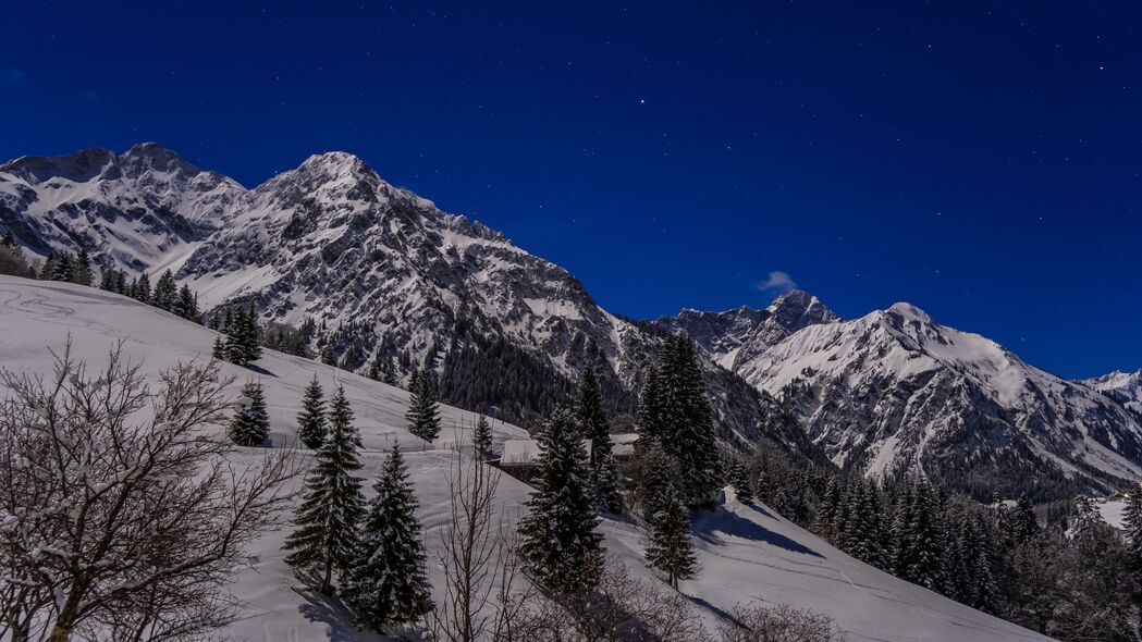 山脉 雪 斜坡 树木 视图 景观 夜间 4k壁纸 3840x2160