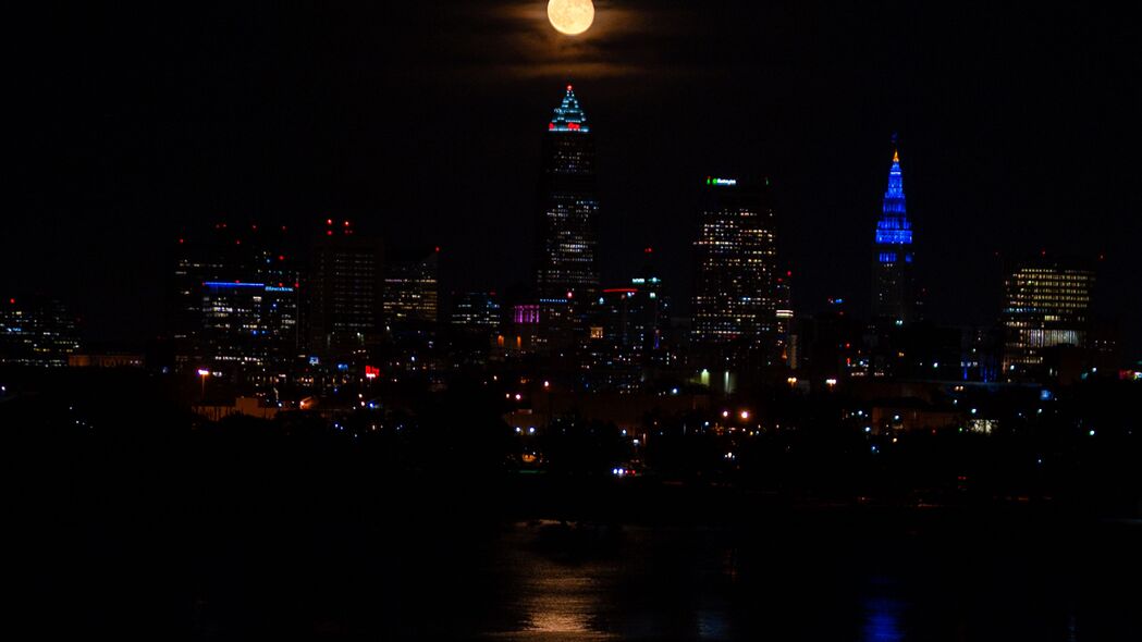 城市 夜晚 海岸 月亮 反射 深色 4k壁纸 3840x2160