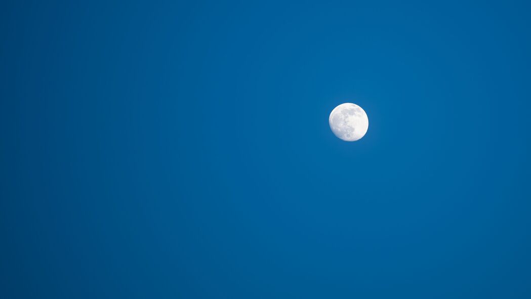 夜空蓝月，极简风韵，4K高清壁纸，3840x2160超清下载