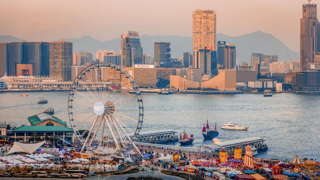 摩天轮映水城，绝美建筑4K壁纸，超清3840x2160风景图下载