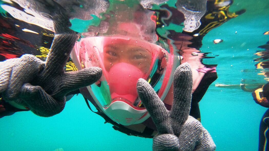 水肺潜水员 面具 手套 手势 4k壁纸 3840x2160
