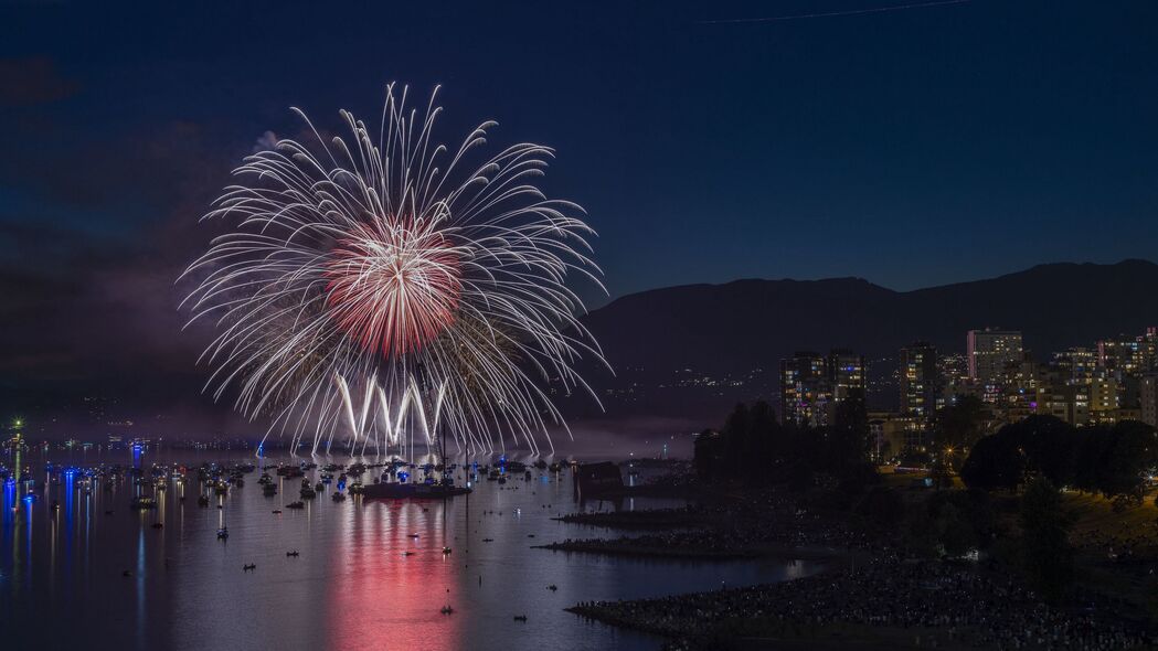 璀璨烟花、礼炮欢鸣，海湾之夜节日盛景——4K高清壁纸，3840x2160极致画质，免费下载