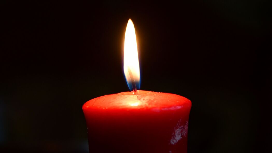 蜡烛 火焰 火 灯芯 黑暗 红色 4k壁纸 3840x2160