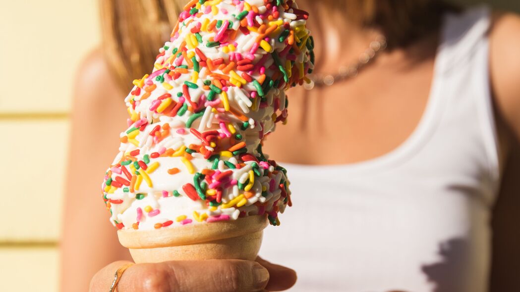 冰淇淋 甜点 女孩 模糊 4k壁纸 3840x2160