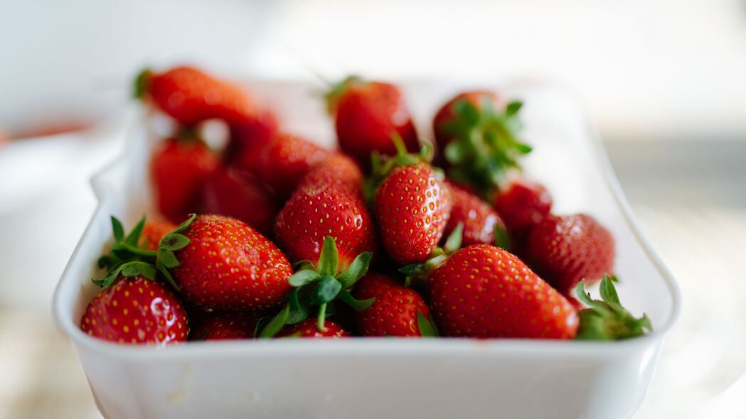 草莓 浆果 食物 模糊 红色 4k壁纸 3840x2160