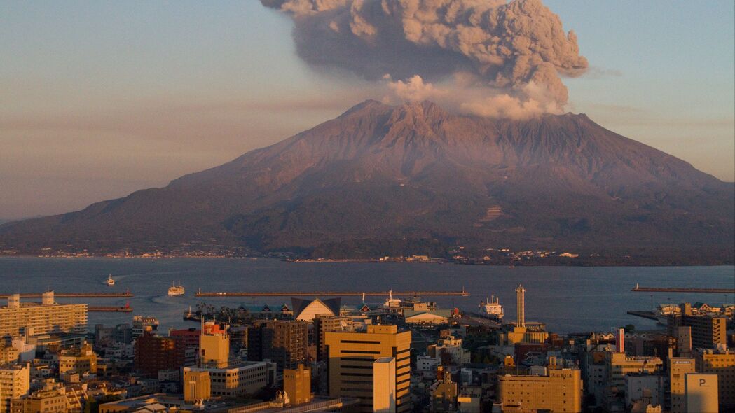 火山 建筑 城市 大海 日本 4k壁纸 3840x2160