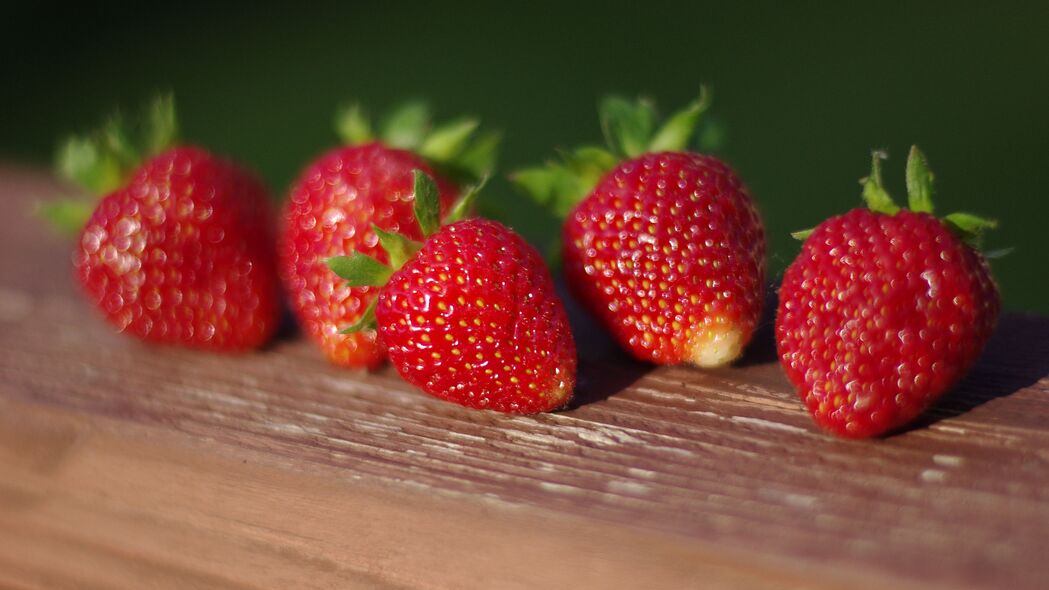草莓 浆果 表面 宏观 4k壁纸 3840x2160