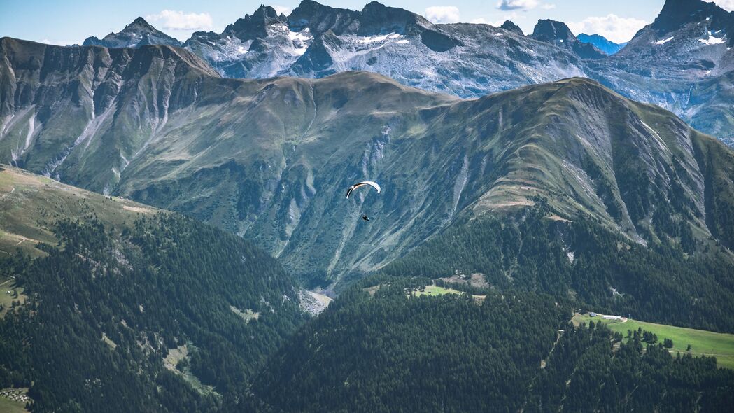 山脉 树木 斜坡 滑翔伞 自然 4k壁纸 3840x2160