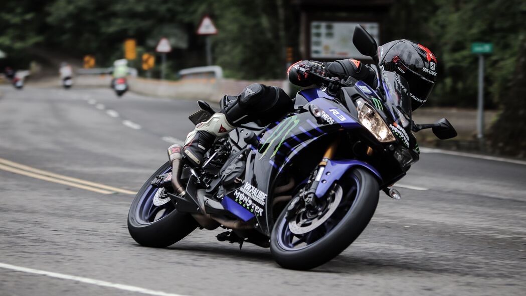 摩托车 摩托车手 头盔 摩托车比赛 速度 倾斜 4k壁纸 3840x2160