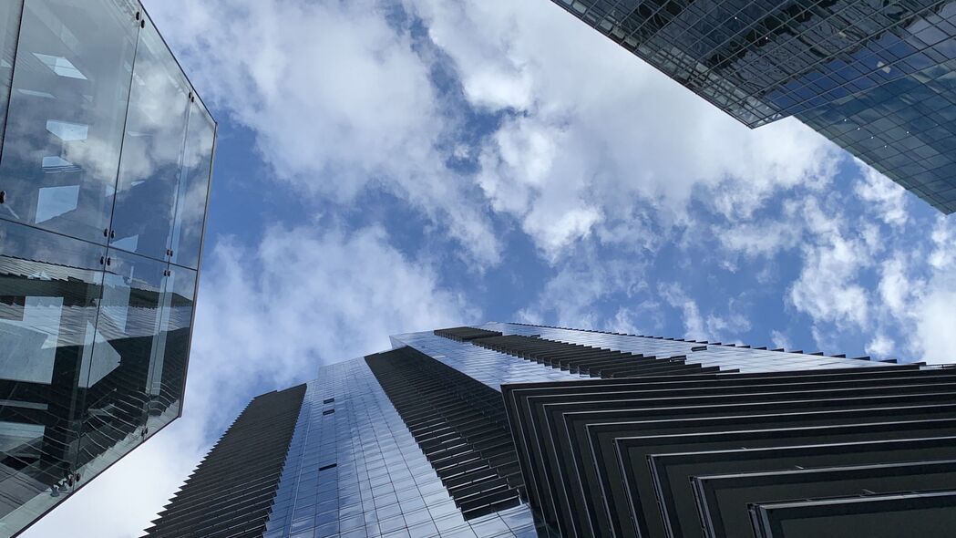 摩天大楼 建筑物 云 底部视图 蓝色 4k壁纸 3840x2160