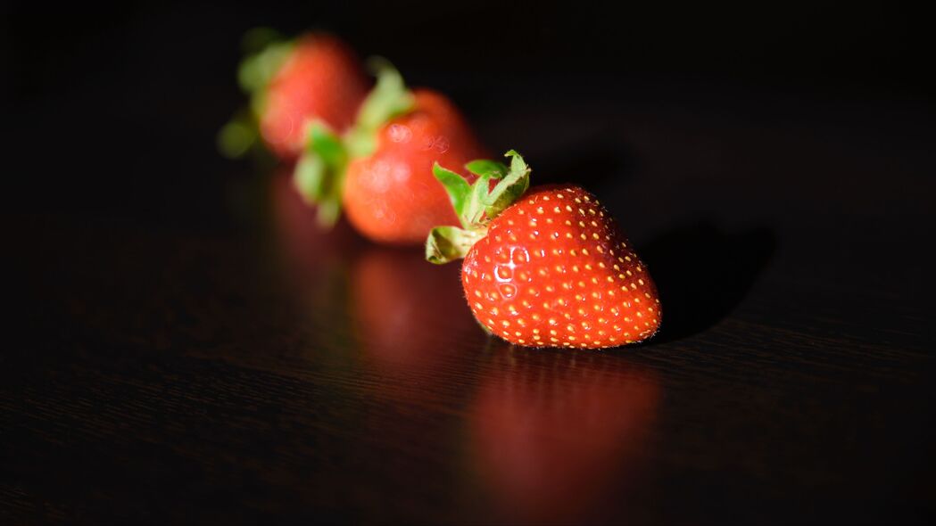 草莓 浆果 模糊 食物 4k壁纸 3840x2160