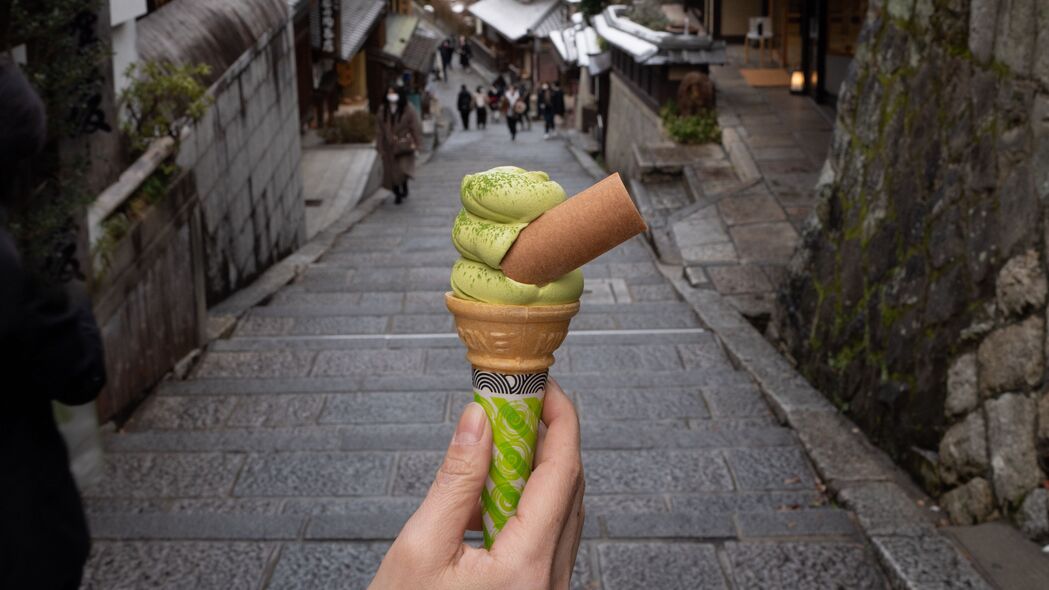 冰淇淋 甜点 手 街道 建筑物 日本 4k壁纸 3840x2160