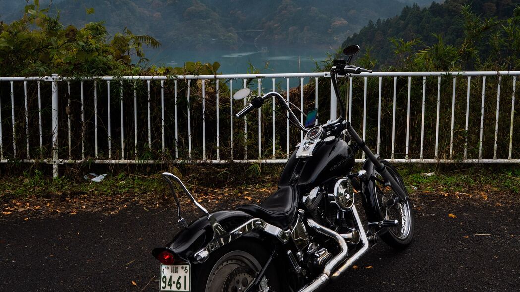 哈雷戴维森 摩托车 自行车 黑色 停车场 山区 4k壁纸 3840x2160