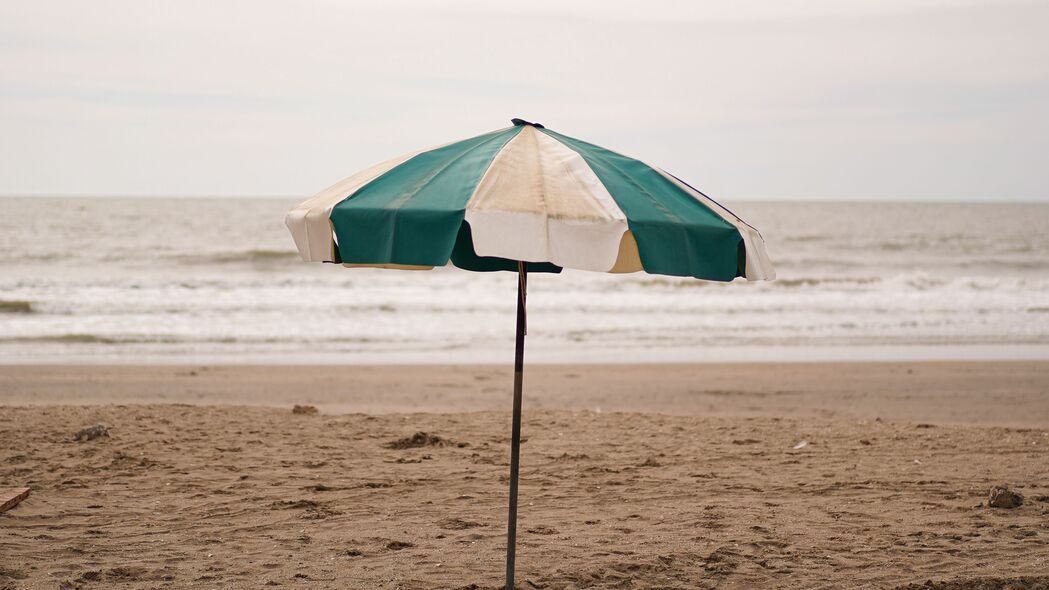 雨伞 海滩 大海 沙滩 4k壁纸 3840x2160