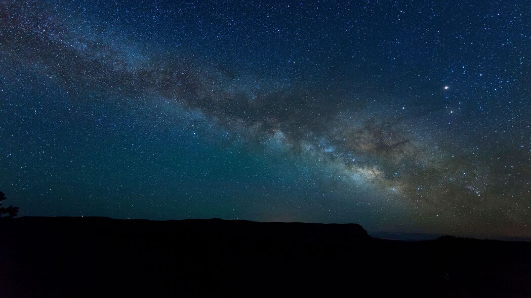 4K深色星空壁纸，银河繁星点亮夜晚，3840x2160高清下载