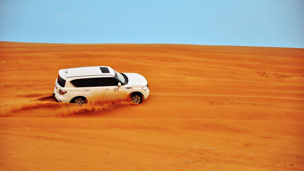 汽车 白色 沙漠 沙子 4k壁纸 3840x2160