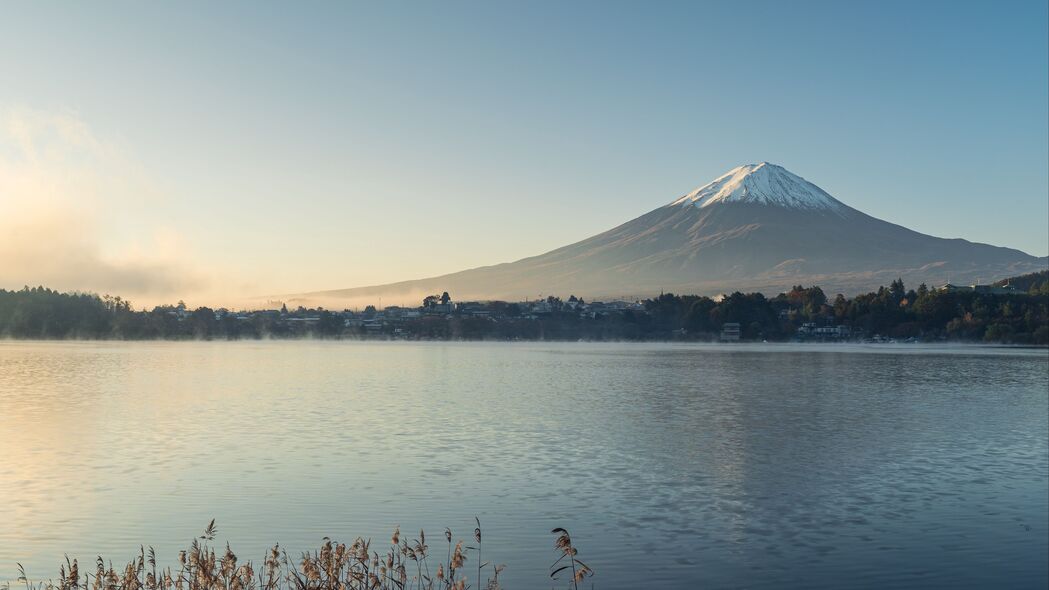 富士山峰湖绝美风景，4K高清壁纸，3840x2160分辨率，畅享自然之美