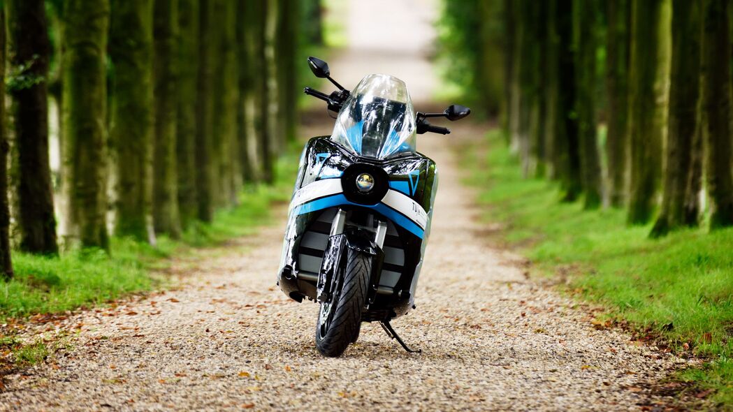 摩托车 蓝色 森林 树木 4k壁纸 3840x2160