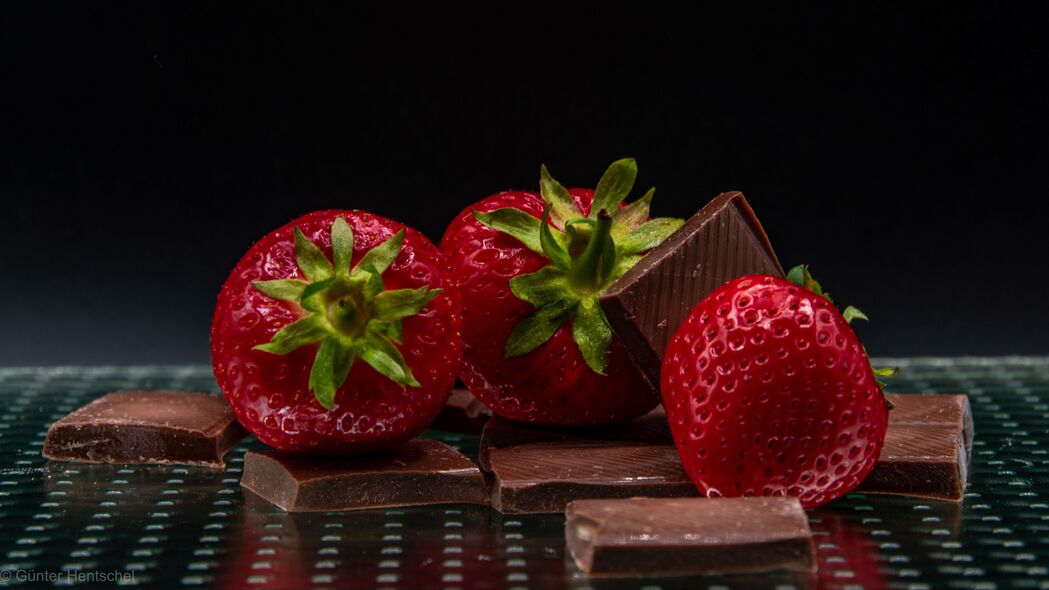 草莓 浆果 巧克力 甜点 4k壁纸 3840x2160