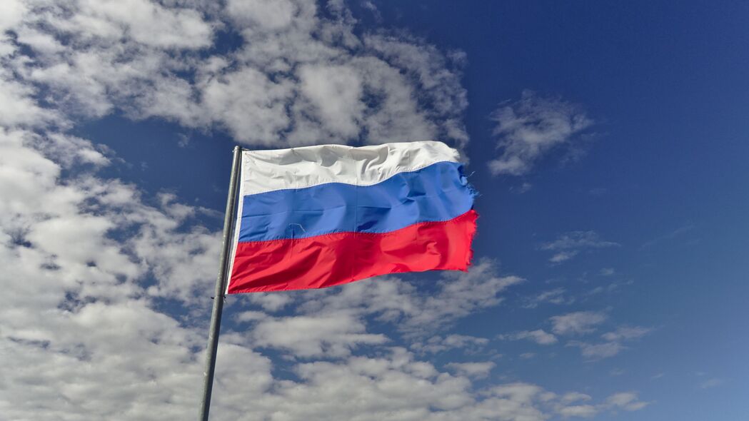 旗帜 三色 俄罗斯 天空 云 4k壁纸 3840x2160