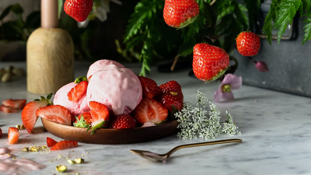 冰淇淋 草莓 浆果 甜点 盘子 4k壁纸 3840x2160